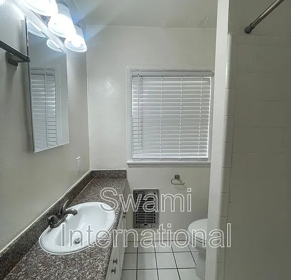 622 1/2 E 97th St #1 — Photo 17