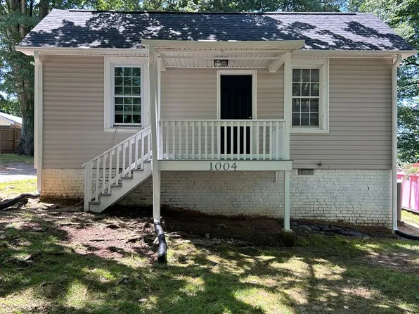 1004 Cayuga St, Winston Salem, NC 27105
