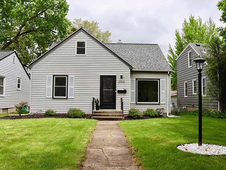 2905 Georgia Ave S — Photo 1