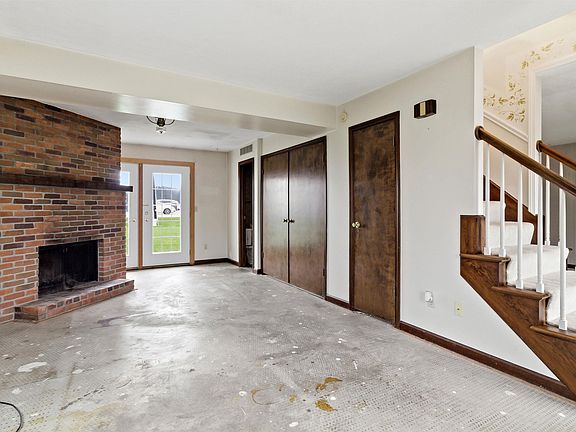 3rd image of 1461 N Manor Dr