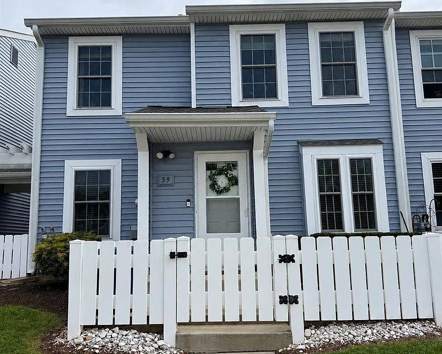 39 Almond Dr
