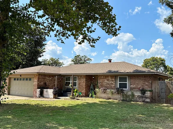 619 W Cherry St, Drumright, OK 74030