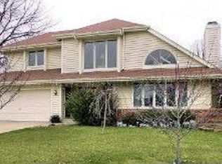 1121 Emerald Dr, Aurora, IL 60506