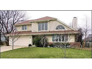 1121 Emerald Dr photo 1
