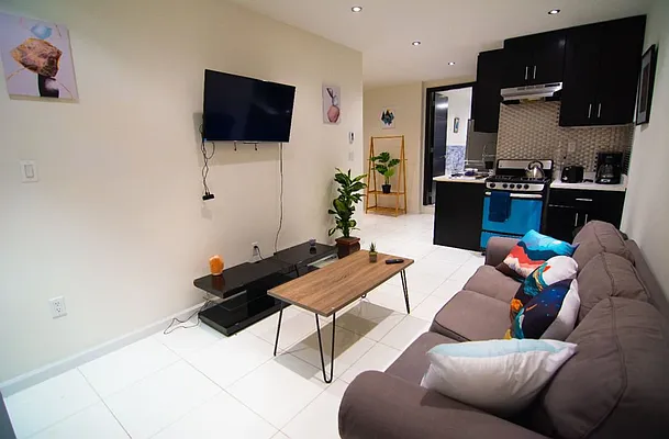 Rented by R New York | media 26
