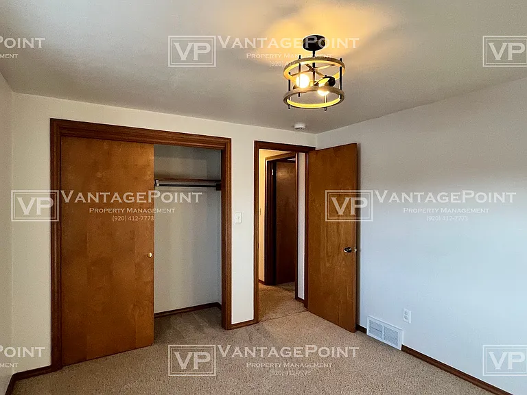 471 Taft St — Photo 6