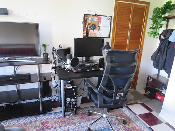 3rd image of 238 13th St #3A