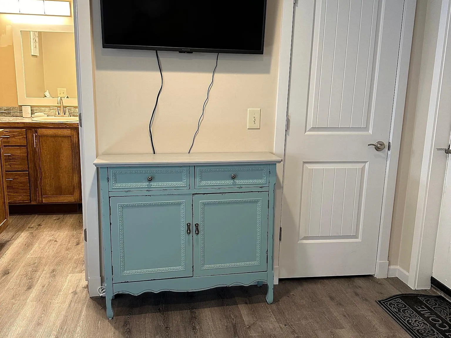 2 bed, 1.5 bath, 1300 sqft, $1,600 — Photo 3