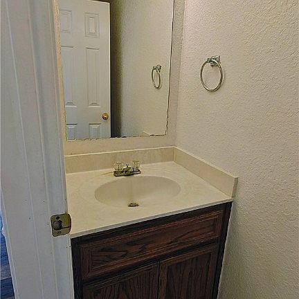 4th image of 2410 Skylark Cir
