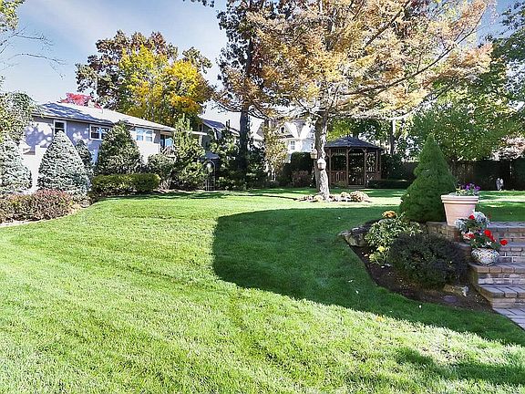 3rd image of 259 Hempstead Ave