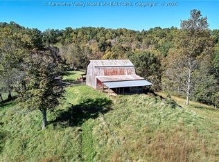 553 Long Rdg, Walton, WV 25286
