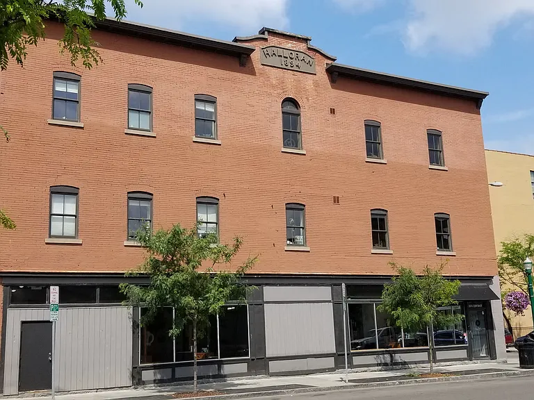 201 W Willow St #1 — Photo 1