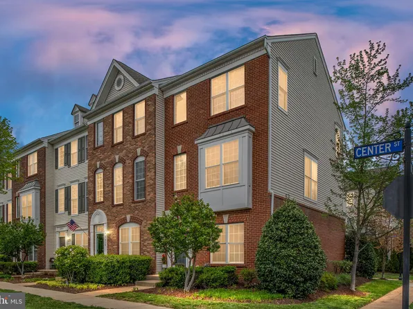 42820 Center St, Chantilly, VA 20152