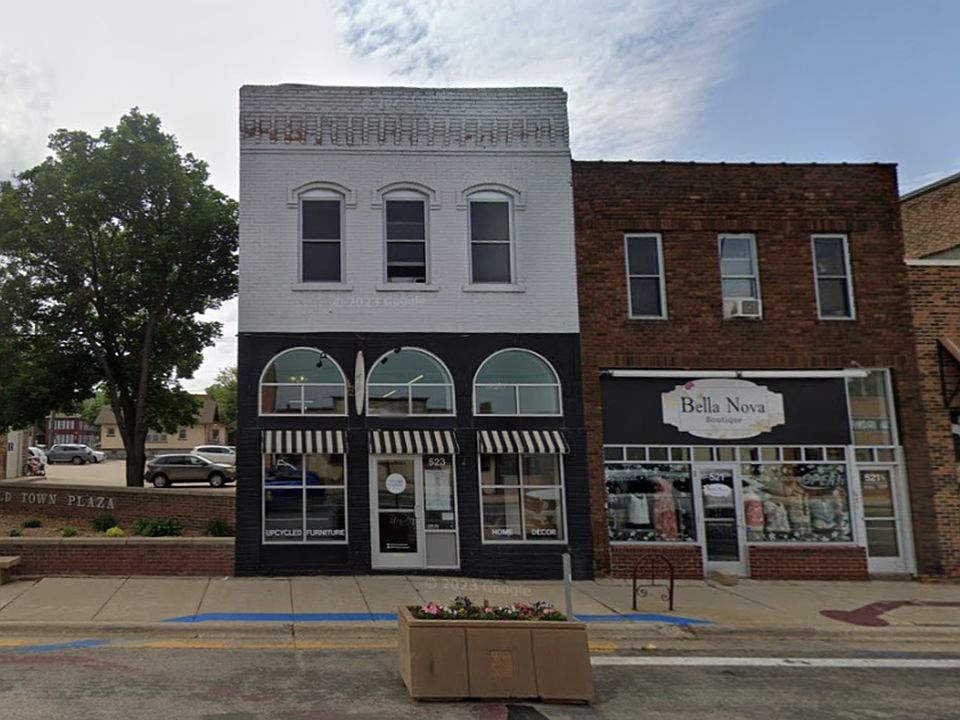2nd image of 521-523 N Riverfront Dr #4