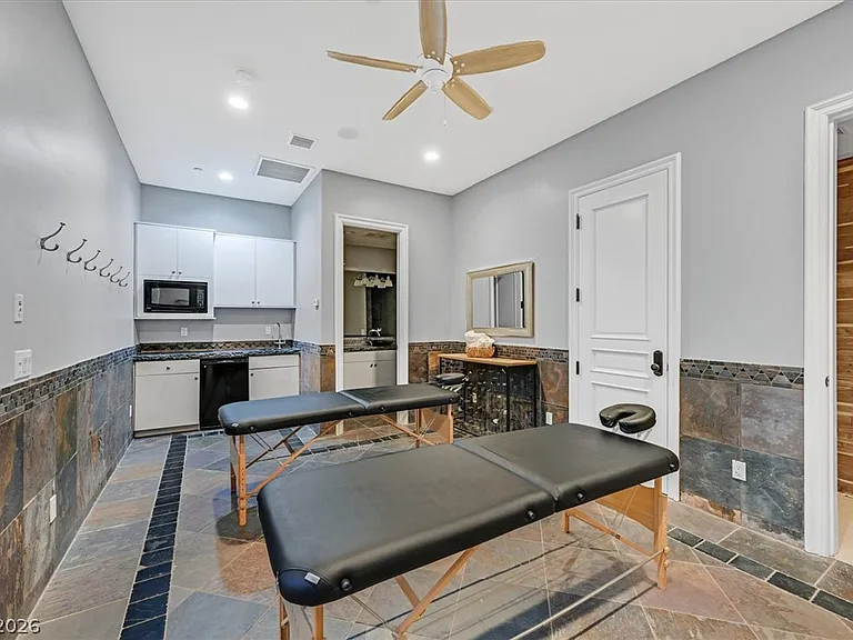 8 Rue Mediterra Dr — Photo 67