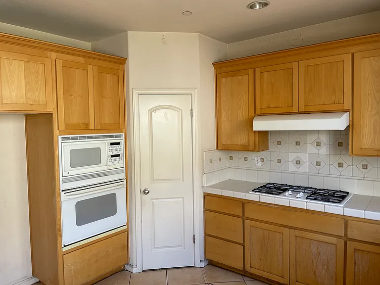 1136 Verona Way — Photo 15