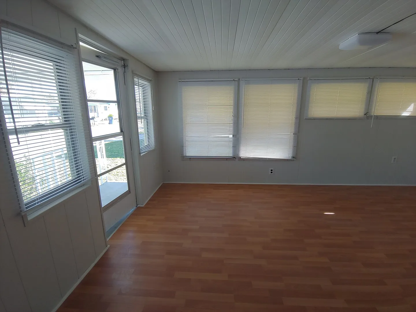 Affordable 3 bed/ 2 bath Mobile Home Available NOW! — Photo 3