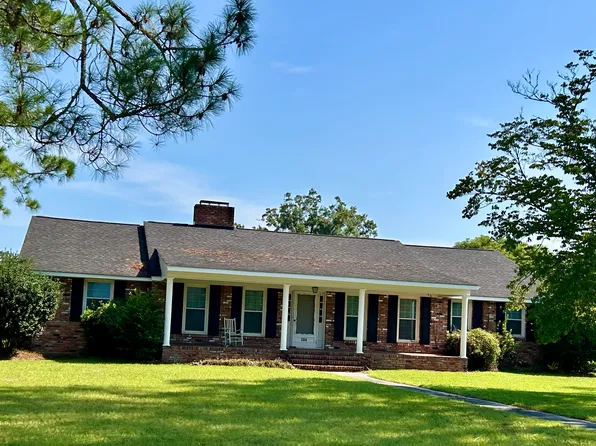304 E Barnard St, Glennville, GA 30427