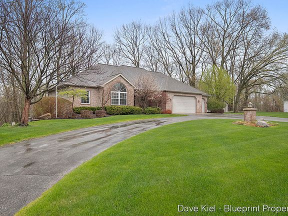 3rd image of 5812 Creekridge Dr