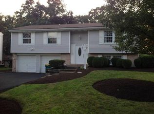 145 Carriage Hill Rd, Glenshaw, PA 15116