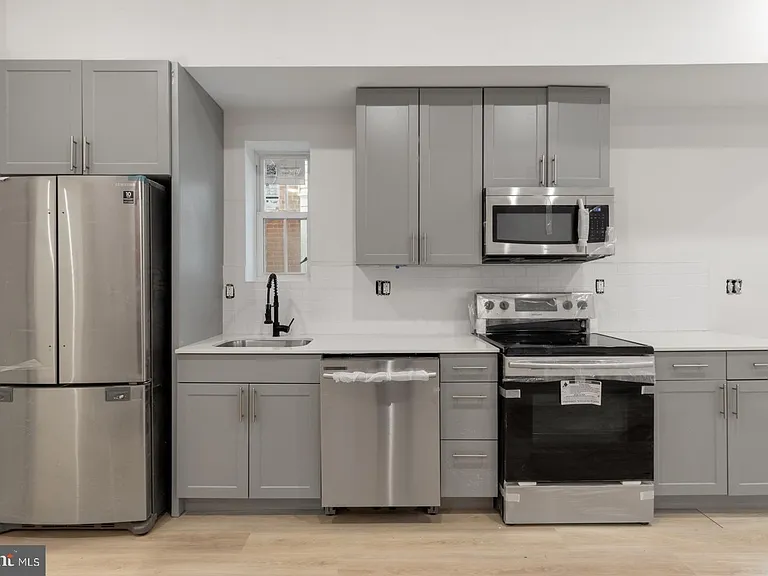 223 S 45th St #1R — Photo 7