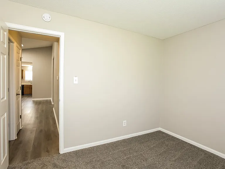 7825 Jaclyn Dr — Photo 10