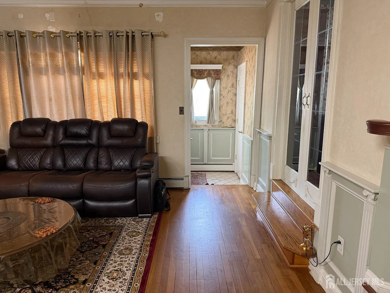 5 bed, 2.0 bath, $5,500 — Photo 3