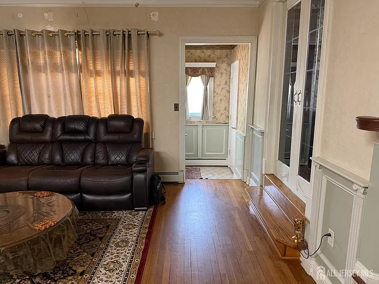 118 Swarthmore Ter — Photo 3