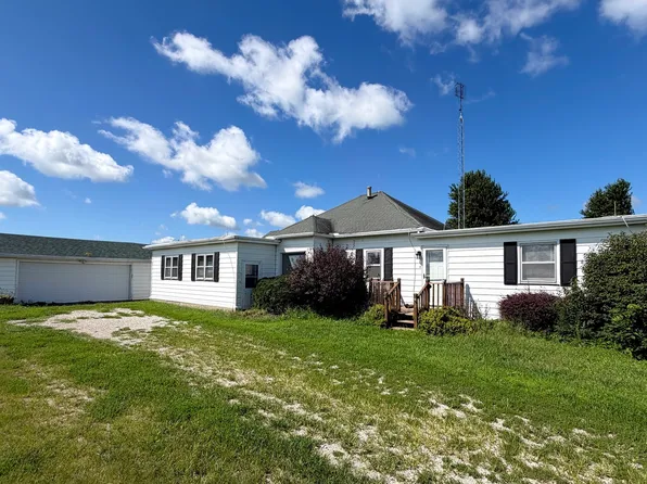 82 N 23rd Rd, Peru, IL 61354