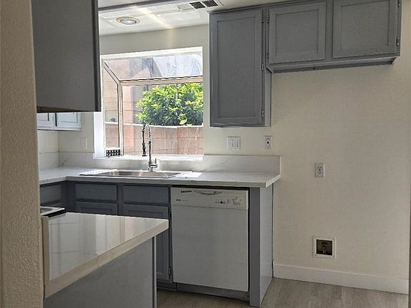 5th image of 9724 Cortada St