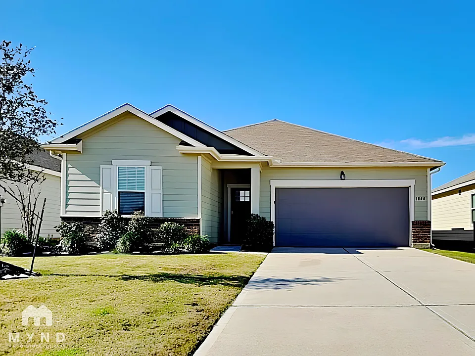 1044 Banyon Tree Ln