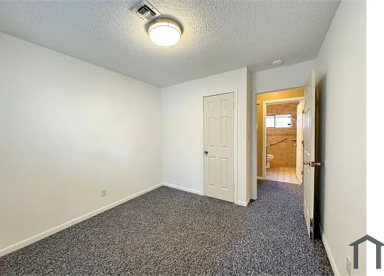 2407 S Olympia Ave — Photo 7