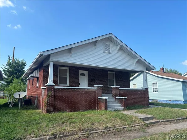 51 W Beach Ave, Wood River, IL 62095