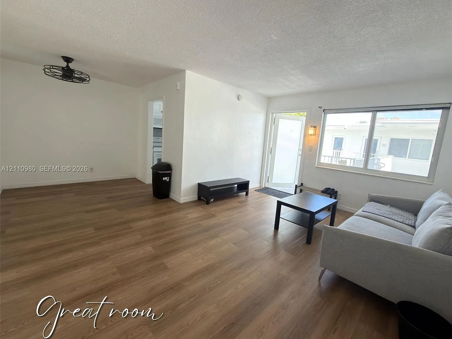 1719 Wiley St — Photo 3