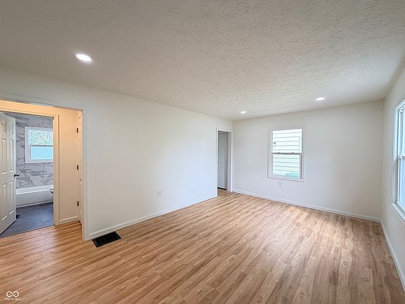 4th image of 2732 S Taft Ave