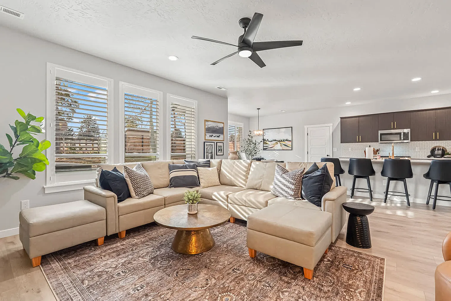 4 bed, 2.0 bath, 2992 sqft, $8,930 — Photo 3