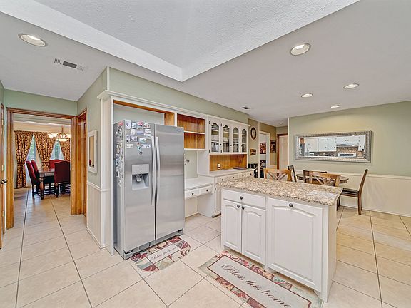 4th image of 4640 Versailles Ln