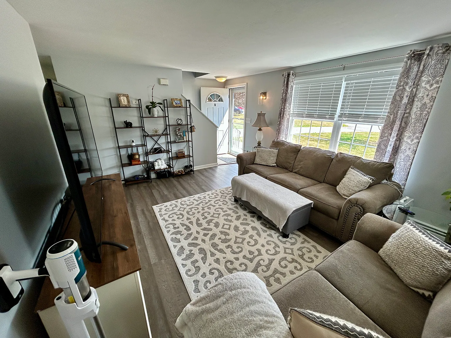 3 bed, 1.5 bath, 1150 sqft, $2,400 — Photo 4