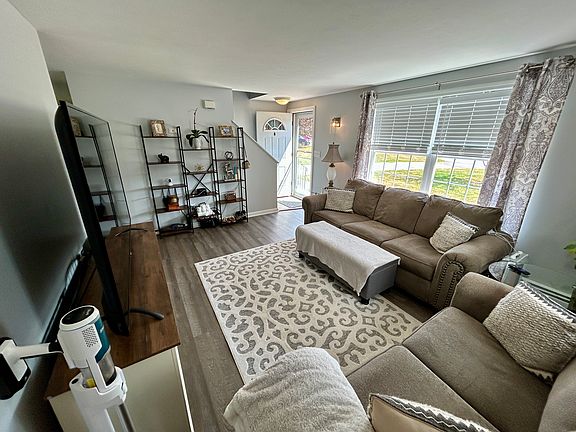 4th image of 4 Alexander Dr #102