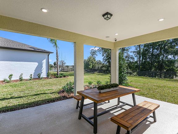 Covered Lanai to take-in your surroundings