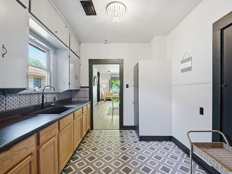 819 G St NW — Photo 11