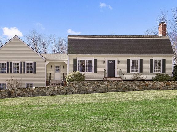 2nd image of 27 Hilltop Cir