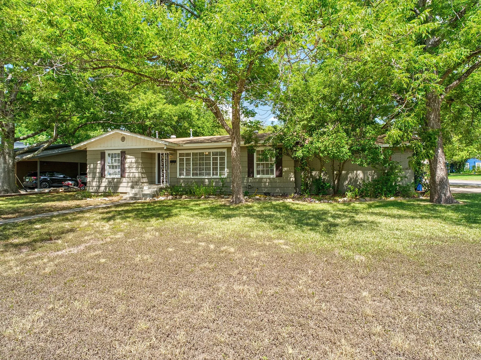 2 bed, 1252 sqft, $2,475 — Photo 3