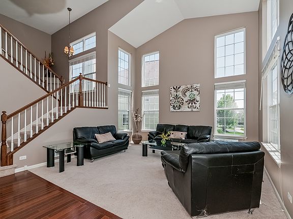 2nd image of 3131 Newport Ln