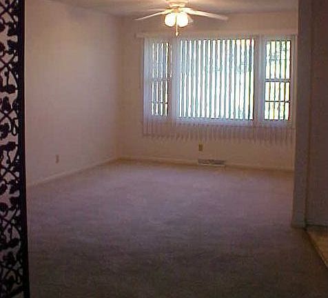 3rd image of 204 Kansas St