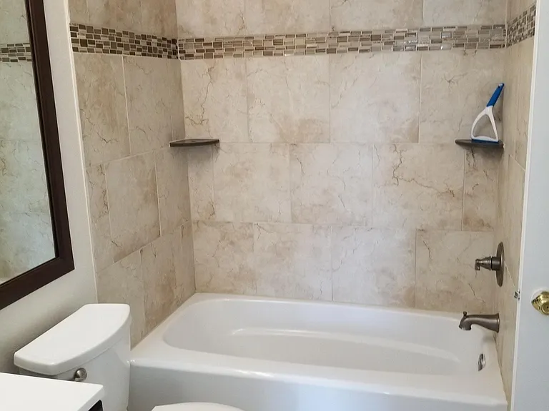 Master Bathroom - Tub / Shower - Upstairs