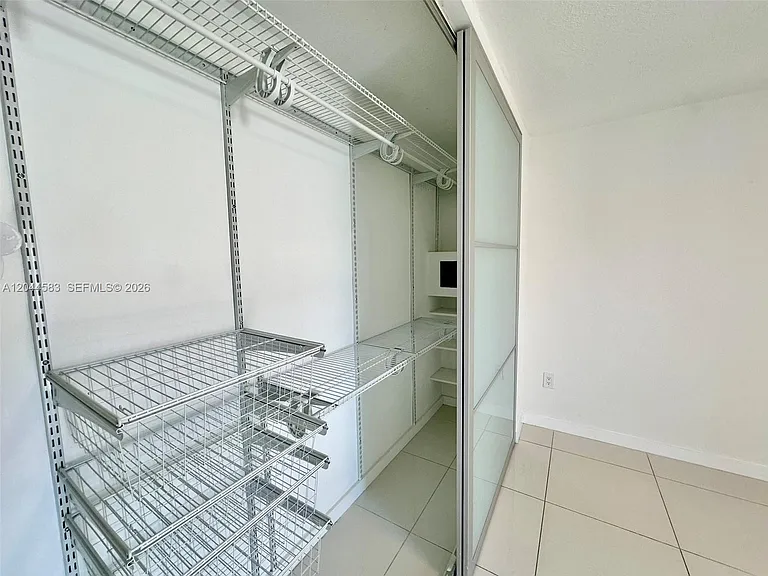 411 SW 37th Ave #3-D — Photo 7