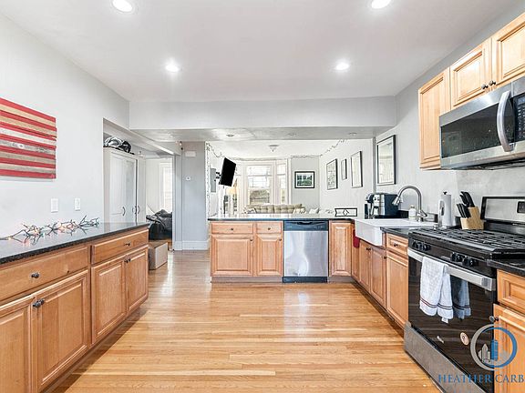 3rd image of 24 Thomas Park Floor 2