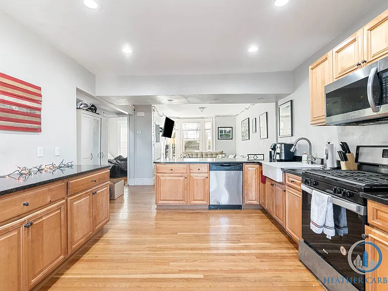 24 Thomas Park #2 — Photo 3