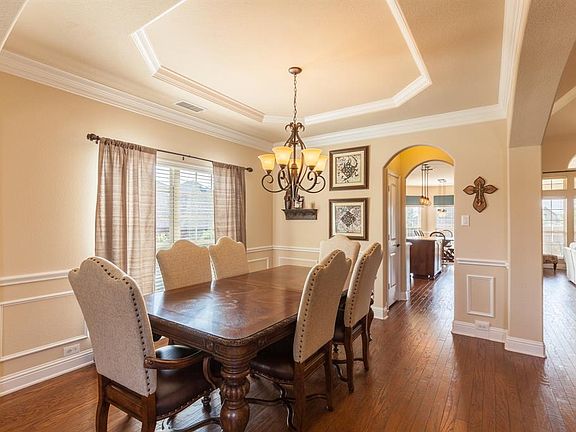 4th image of 624 Arcadia Way
